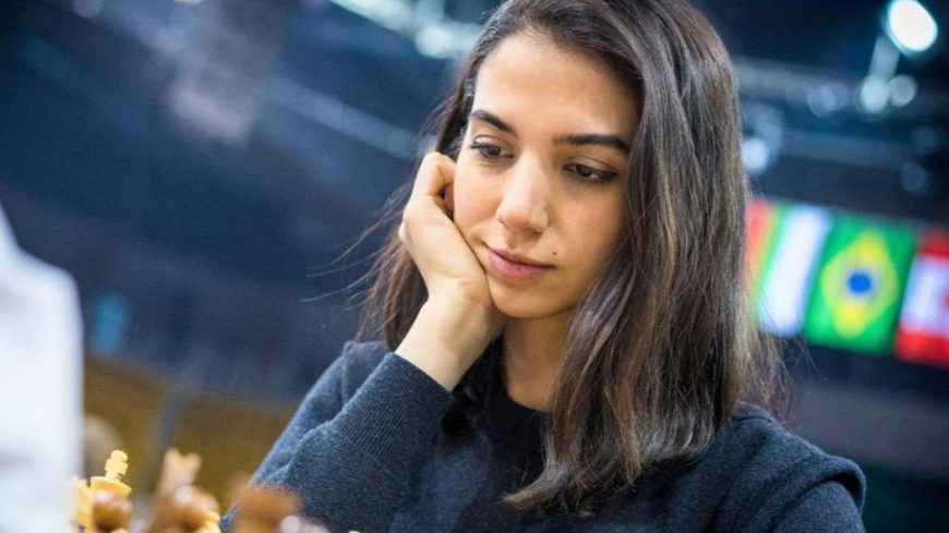 , La championne d&rsquo;échecs iranienne Sarah Kadem «n&rsquo;est pas elle-même» avec un voile